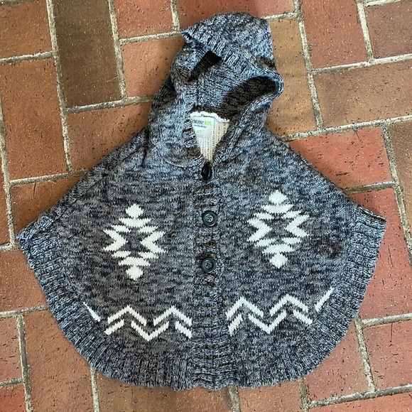 OshKosh Kids Gray and White Poncho Sweater 2T - Picture 1 of 3